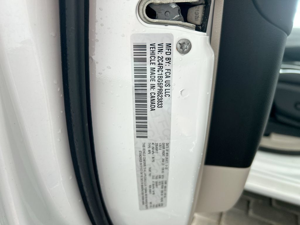 Used 2023 Chrysler Pacifica Touring-L FWD image 48
