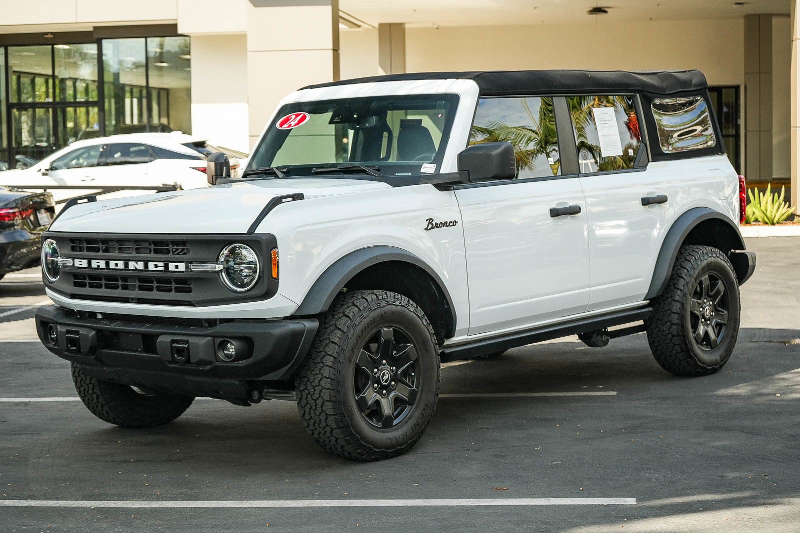 Used 2024 Ford Bronco Black Diamond AWD/4WD image 3