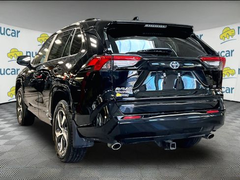 Used 2021 Toyota RAV4 SE image 4