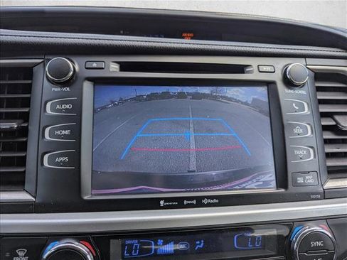 Used 2016 Toyota Highlander XLE image 19