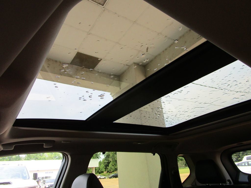 Used 2025 Nissan Rogue SL w/ Tech Package FWD image 32