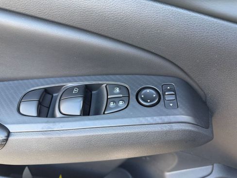 Used 2025 Nissan Altima 2.5 SV image 18