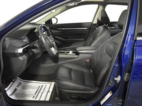 Used 2024 Nissan Altima 2.5 SR w/ SR Premium Package FWD image 11