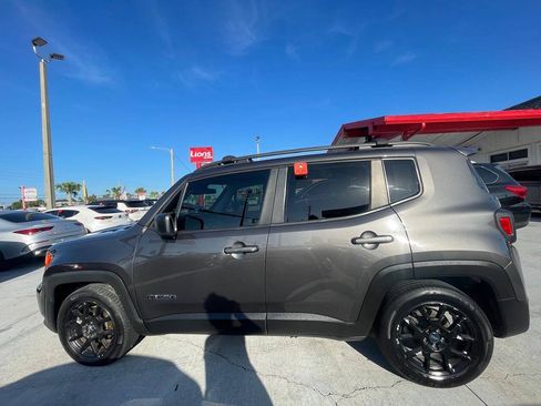 Used 2020 Jeep Renegade Latitude FWD image 5