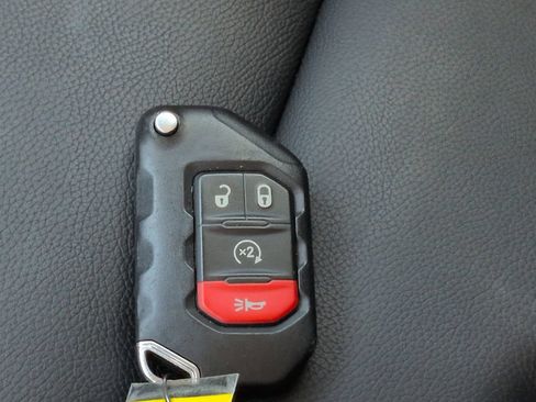 Used 2023 Jeep Gladiator Sport AWD/4WD image 30