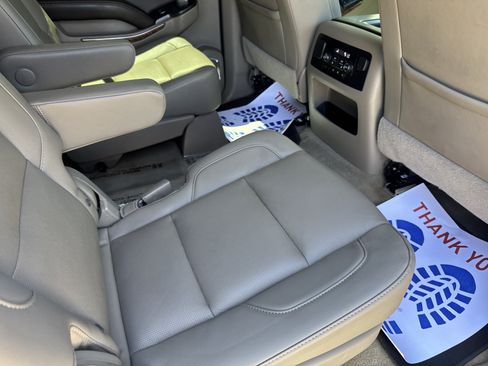 Used 2019 Chevrolet Suburban Premier AWD/4WD image 12