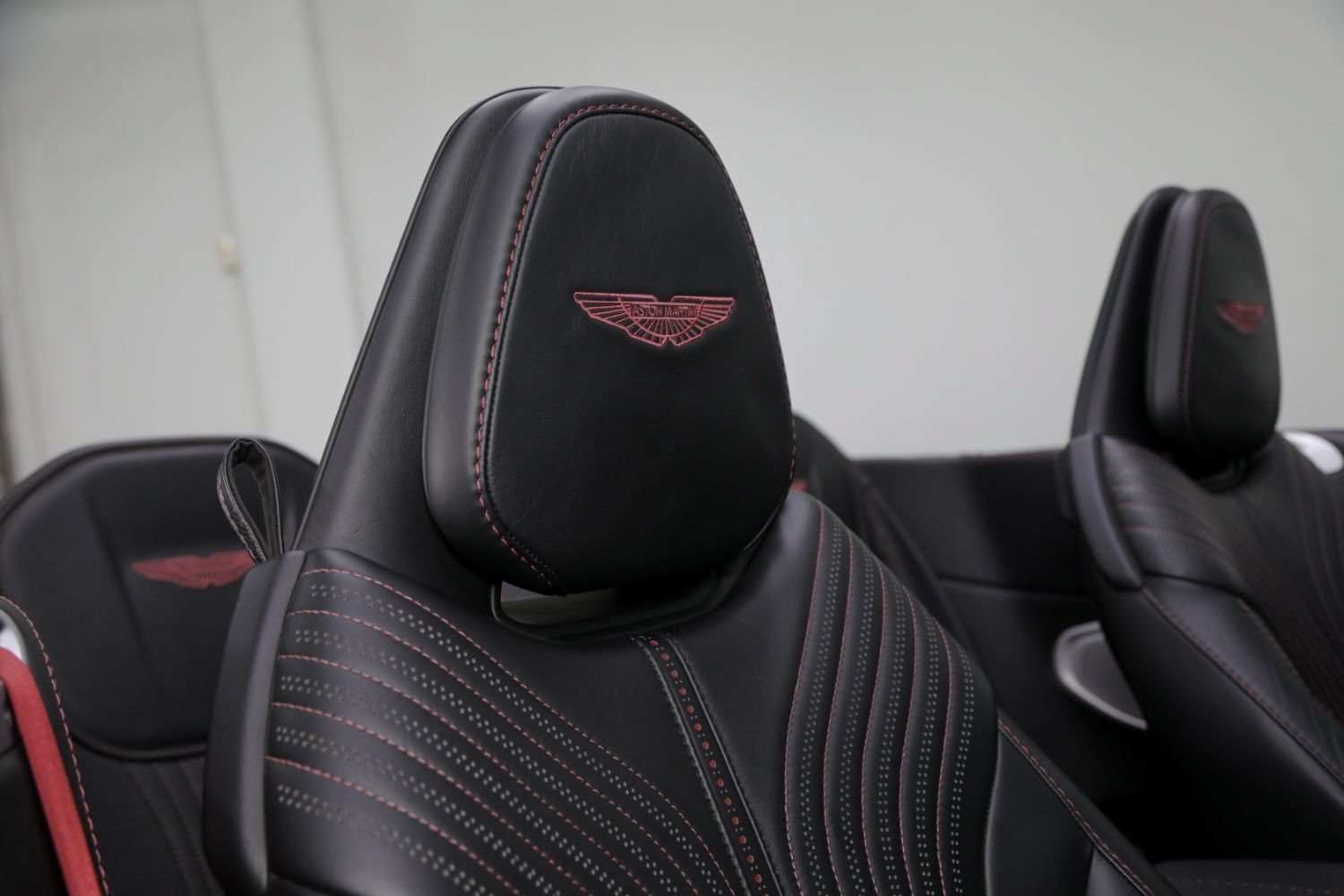 Used 2019 Aston Martin DB11 Volante RWD image 27