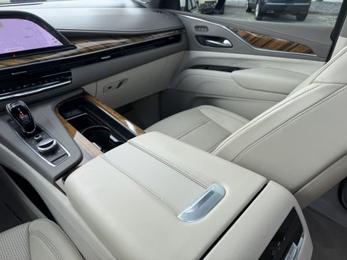 Used 2021 Cadillac Escalade ESV Premium Luxury Platinum RWD image 21