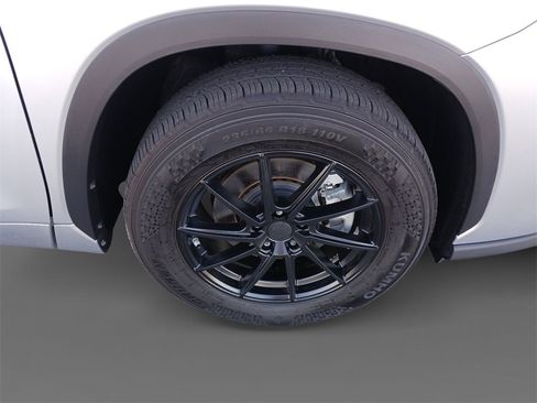 Used 2023 Toyota Highlander L image 16