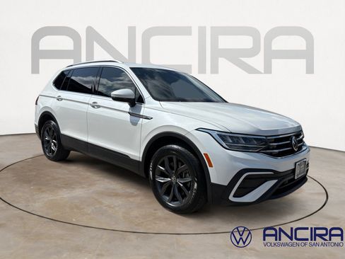 Used 2023 Volkswagen Tiguan SE w/ Panoramic Sunroof Package FWD image 1
