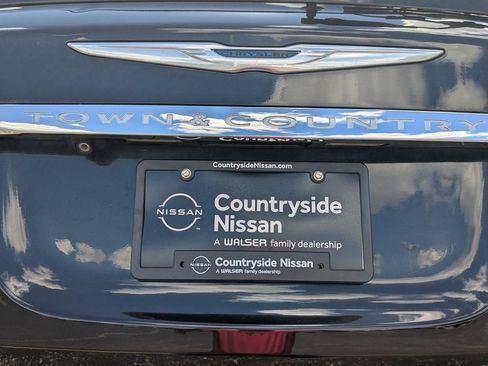 Used 2015 Chrysler Town & Country Touring-L w/ Driver Convenience Group FWD image 26