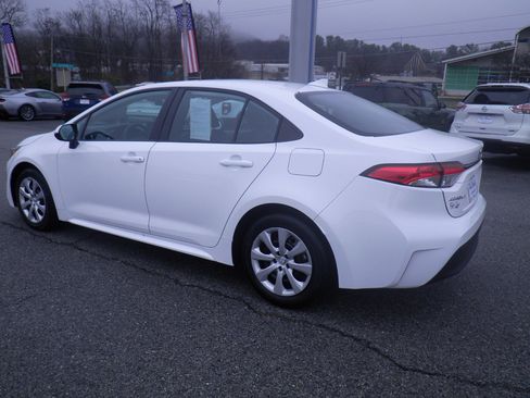 Used 2025 Toyota Corolla LE image 4