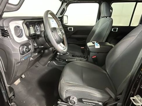 Used 2024 Jeep Wrangler Unlimited Sahara AWD/4WD image 10