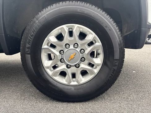 Used 2023 Chevrolet Silverado 2500 LT w/ Convenience Package AWD/4WD image 8