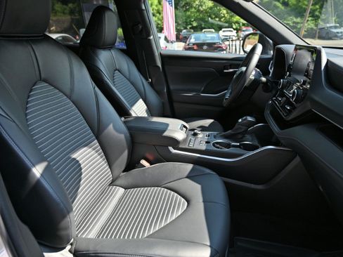 Used 2022 Toyota Highlander XSE AWD/4WD image 21