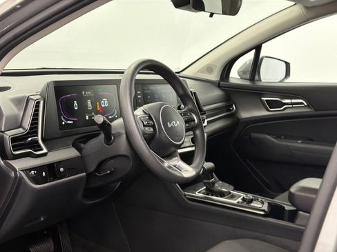 Used 2025 Kia Sportage LX image 13