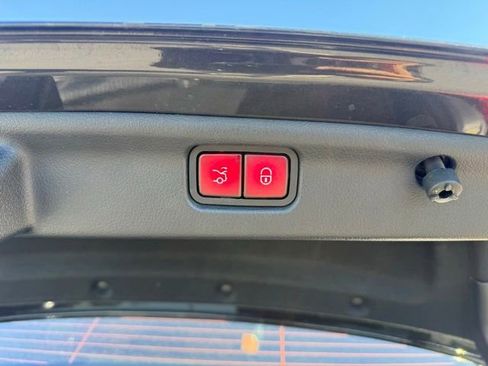 Used 2023 Mercedes-Benz C 300 4MATIC Sedan image 12