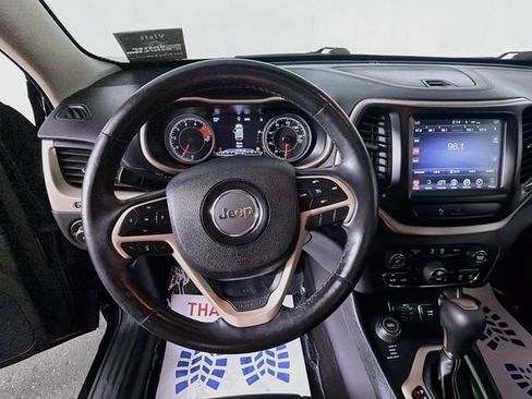 Used 2018 Jeep Cherokee Limited AWD/4WD image 11