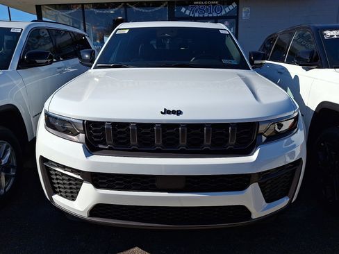New 2026 Jeep Grand Cherokee L 4WD image 2