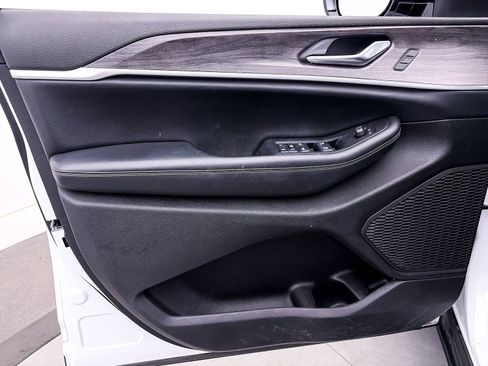 Used 2023 Jeep Grand Cherokee L Limited w/ Trailer Tow Group (B) image 16