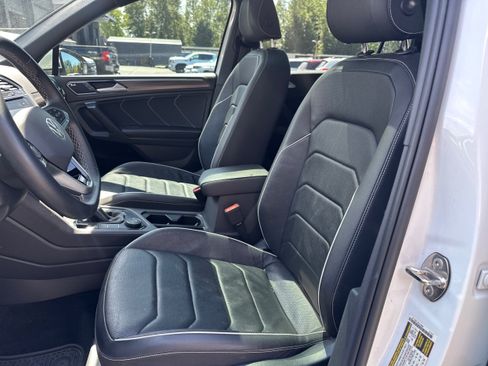 Used 2023 Volkswagen Tiguan SEL R-Line AWD/4WD image 9
