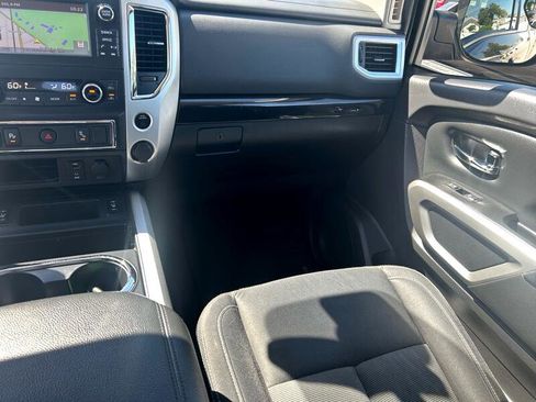 Used 2017 Nissan Titan SV image 13