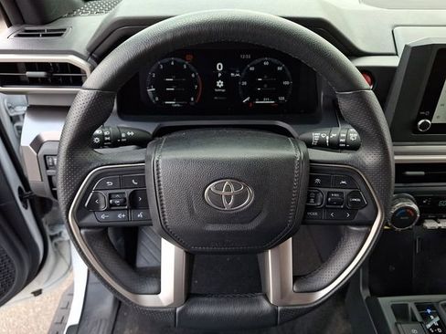 Used 2025 Toyota 4Runner Limited AWD/4WD image 18