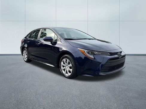 Used 2026 Toyota Corolla LE image 4