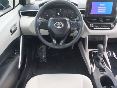 Used 2025 Toyota Corolla Cross L FWD image 5