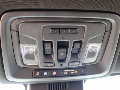 Used 2022 GMC Sierra 1500 AT4 w/ AT4 Premium Package AWD/4WD image 46