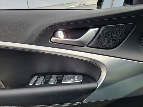 Used 2023 Genesis G70 2.0T image 17