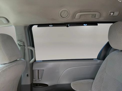 Used 2017 Toyota Sienna LE AWD/4WD image 38
