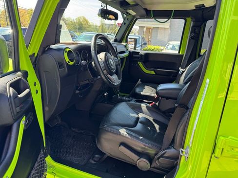 Used 2013 Jeep Wrangler Unlimited Sahara image 16