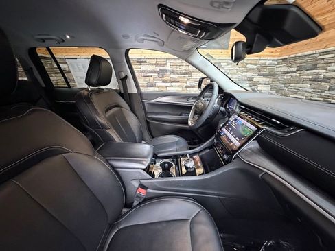 Used 2023 Jeep Grand Cherokee Limited AWD/4WD image 14