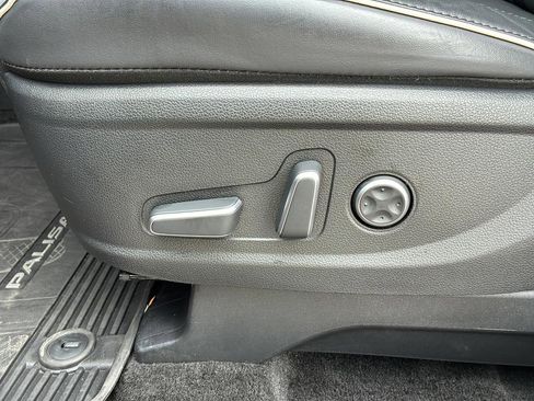 Used 2024 Hyundai Palisade SEL w/ Premium Package image 14