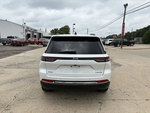Used 2023 Jeep Grand Cherokee Laredo w/ Luxury Tech Group I AWD/4WD image 5