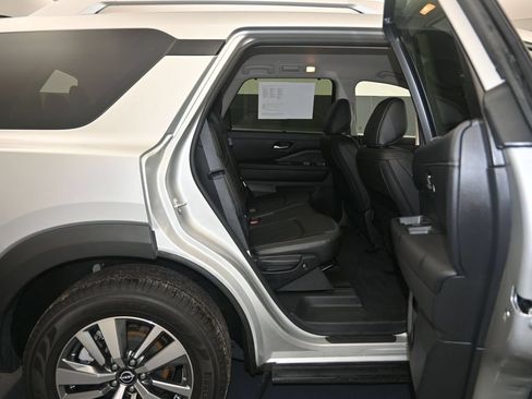 Certified 2025 Nissan Pathfinder SL FWD image 27