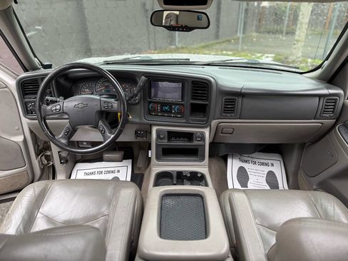 Used 2005 Chevrolet Avalanche 2500 w/ Preferred Equipment Group image 7