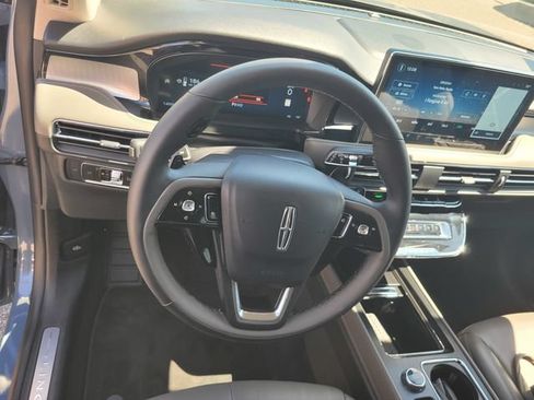 Used 2025 Lincoln Corsair FWD w/ Equipment Group 101A image 30