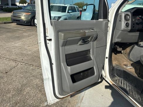 Used 2012 Ford E-350 and Econoline 350 XLT RWD image 12