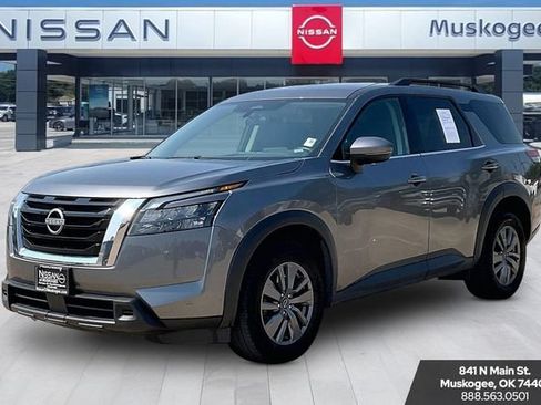 Used 2025 Nissan Pathfinder SV AWD/4WD image 3