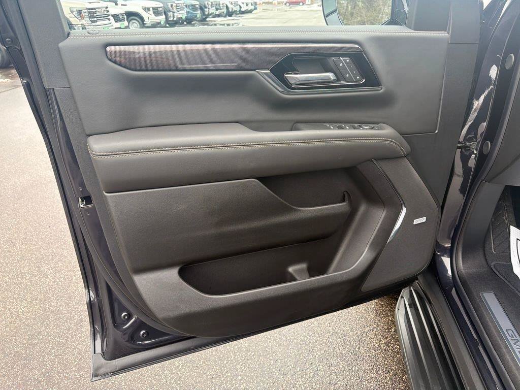 New 2026 GMC Yukon XL Elevation AWD/4WD image 13