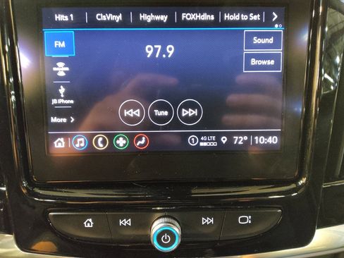 Used 2022 Chevrolet Traverse LT FWD image 25