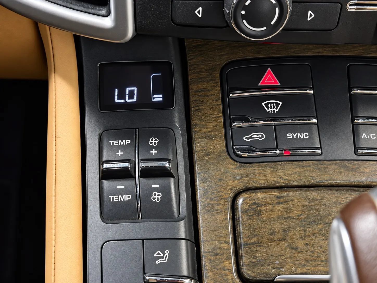 Used 2016 Porsche Cayenne Turbo AWD/4WD image 47