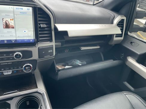 Used 2022 Ford F250 Lariat w/ Black Appearance Package image 27