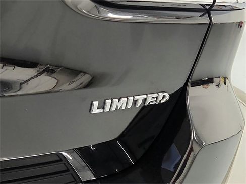 Used 2021 Jeep Grand Cherokee Limited image 35