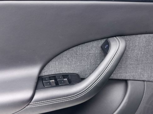 Used 2022 Tesla Model S image 29