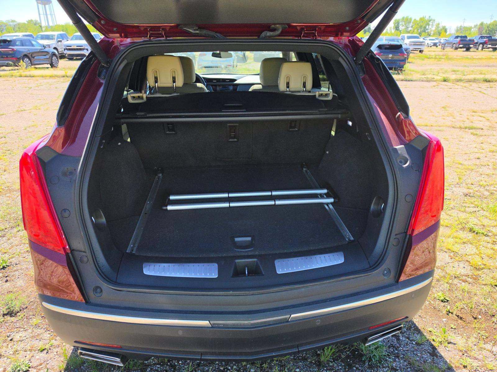 Used 2018 Cadillac XT5 Luxury w/ Driver Awareness Package AWD/4WD image 10