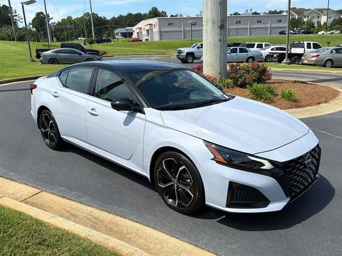 New 2026 Nissan Altima 2.5 SR w/ SR Premium Package FWD image 8