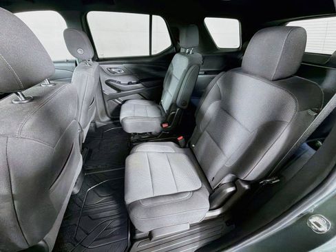 Used 2022 Chevrolet Traverse LT FWD image 24